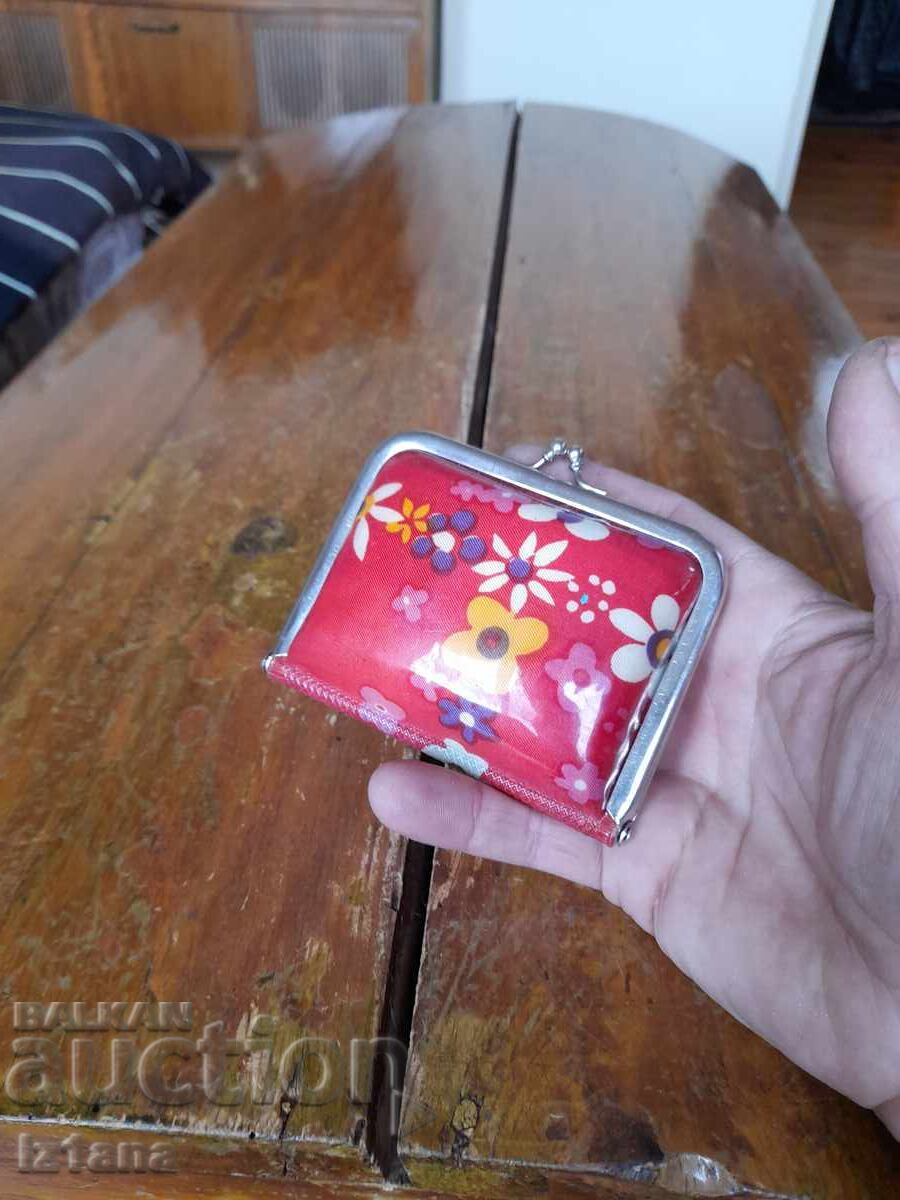 Poșeta bătrânei cu preț 27.00 BGN | € 13.80 Poșeta bătrânei cu preț 27.00 BGN | € 13.80