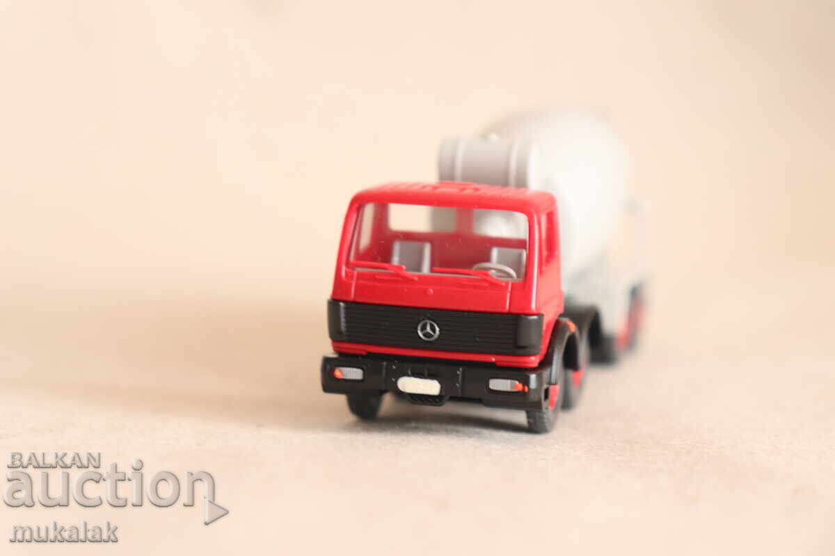Licitație WIKING? H0 1/87 MERCEDES CAMION MODEL BETONIERĂ COLIȚĂ