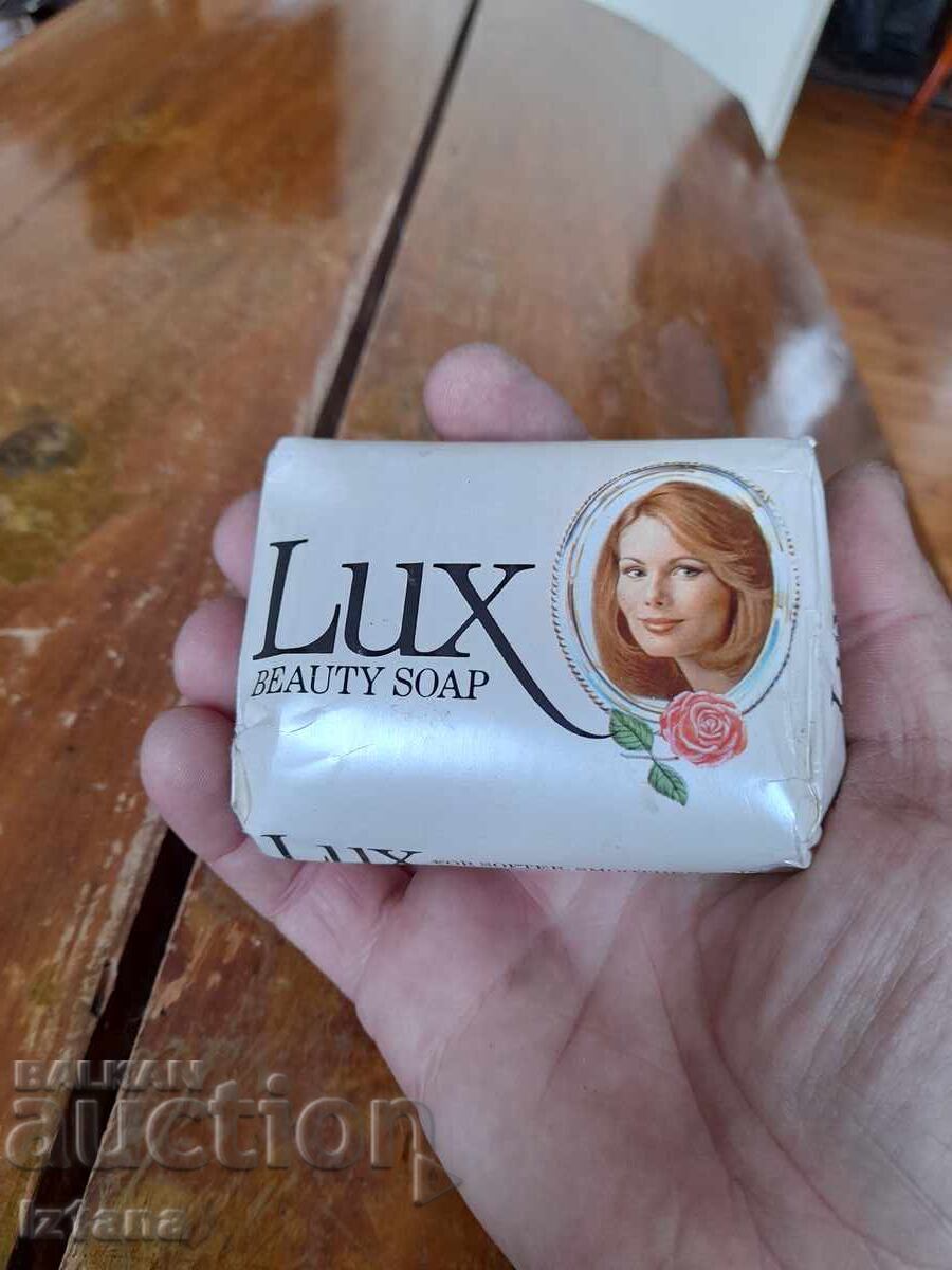 Săpun vechi Lux cu preț 27.00 BGN | € 13.80