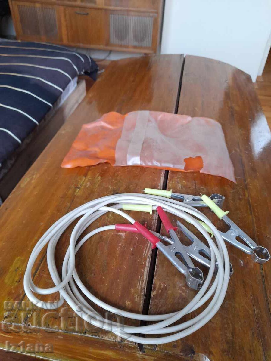 Cabluri de alimentare vechi cu preț 65.00 BGN | € 33.23 Cabluri de alimentare vechi cu preț 65.00 BGN | € 33.23