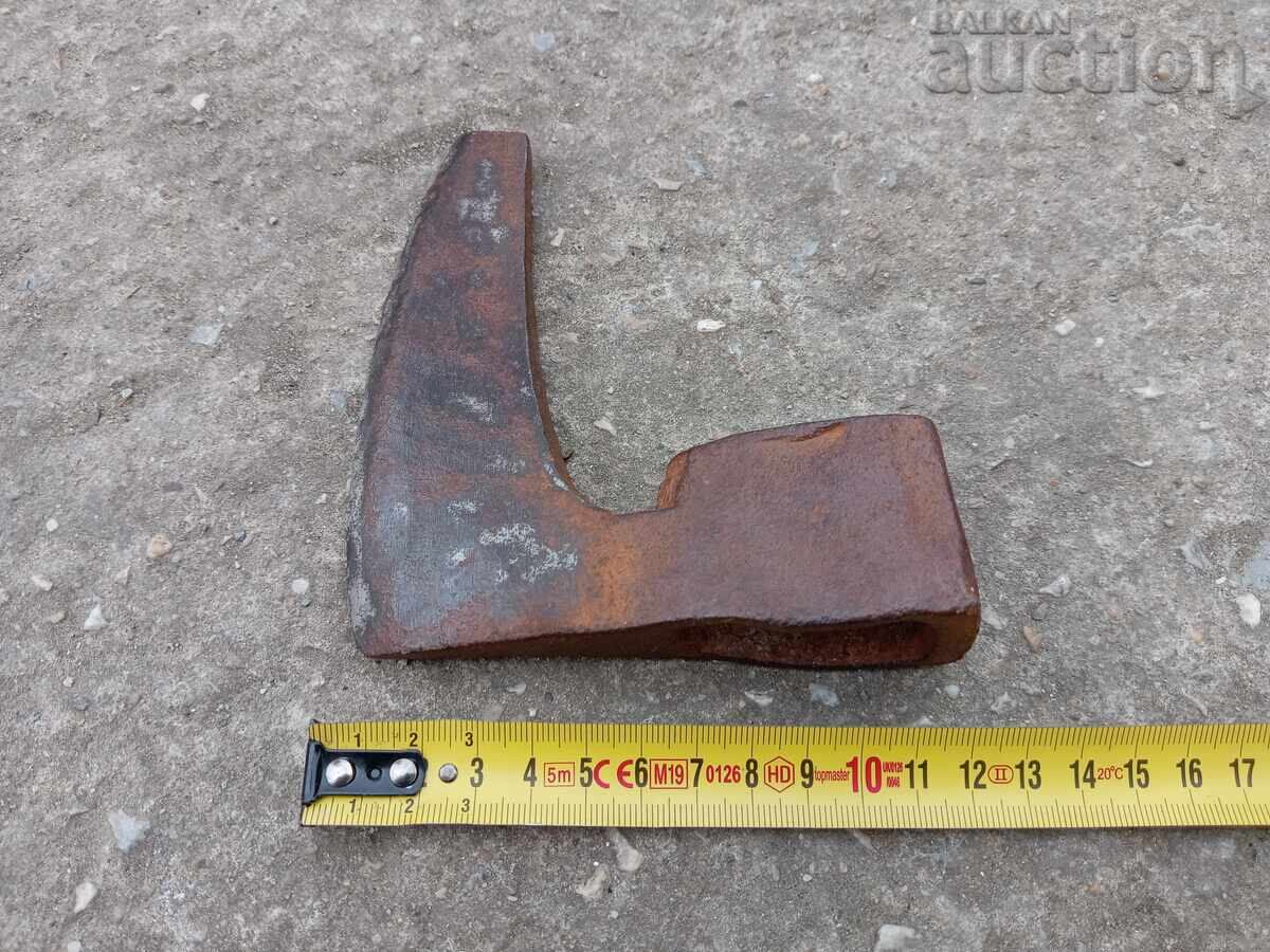 Δημοπρασία Αρχαία χειροποίητη σιδηρουργημένη τσεκούρι με σήμανση Μ