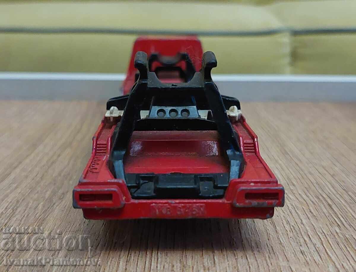 Delivery of Matchbox metal car from England for collectors
