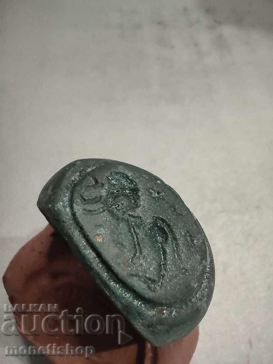 Много стара реплика на Римски бронзов пръстен-печат с цена 150.00 лв. | € 76.69