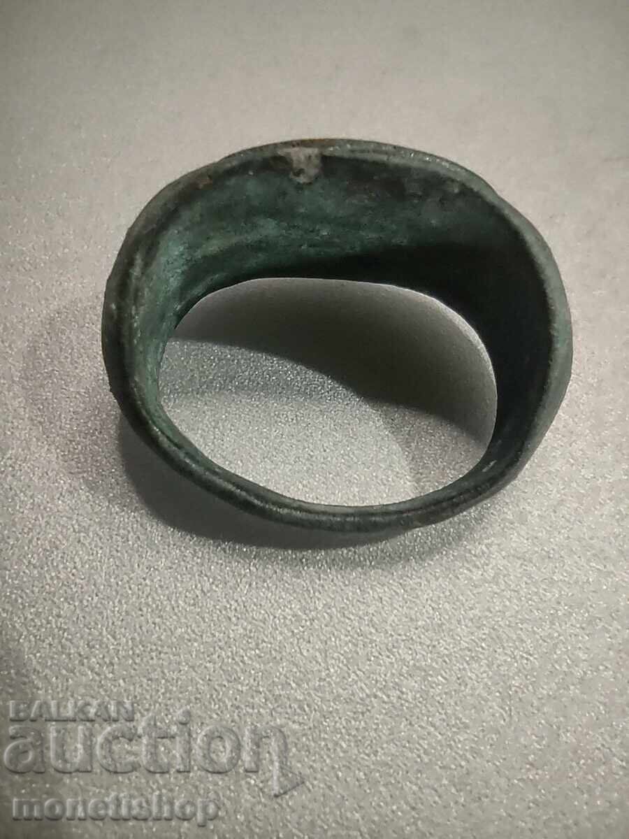 Доставка на Много стара реплика на Римски бронзов пръстен-печат