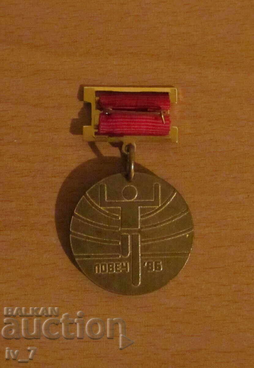 INSIGNĂ DE ONOARE - FLĂCĂRI ALBASTRE cu preț € 3.50 | 6.85 BGN INSIGNĂ DE ONOARE - FLĂCĂRI ALBASTRE cu preț € 3.50 | 6.85 BGN