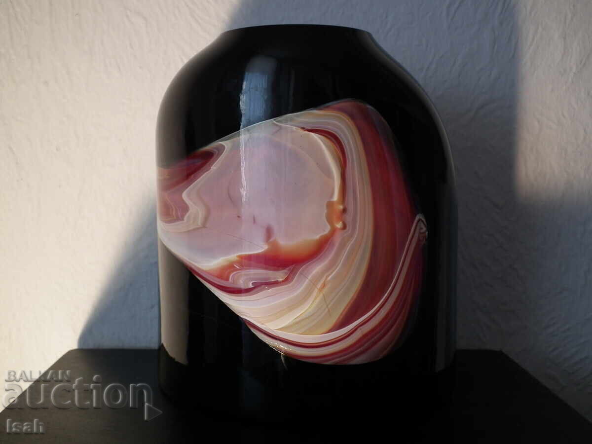 Ваза цветно стъкло на студио Лебед - черна Ваза цветно стъкло на студио Лебед - черна