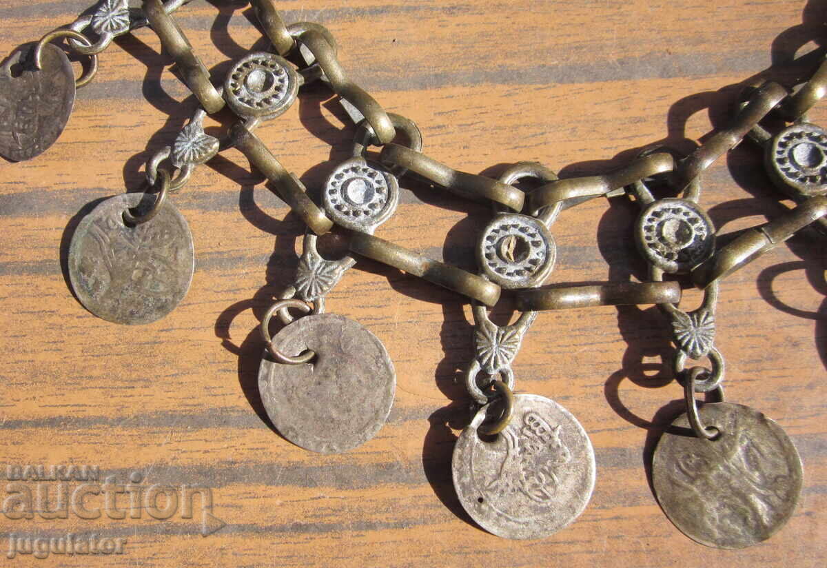 Licitație Bijuterie folclorică bulgară din perioada Renașterii cu monede de argint