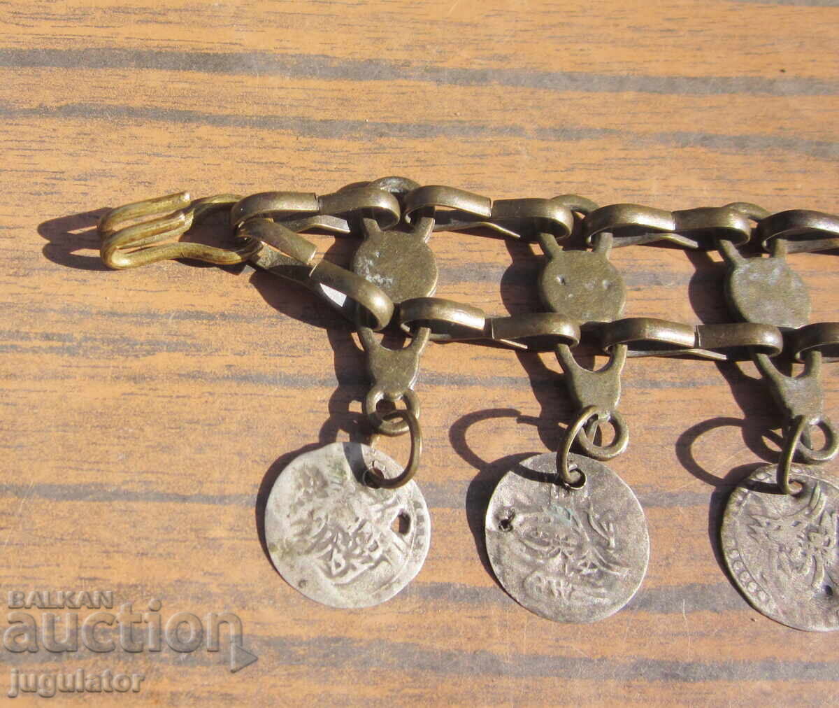 Livrarea Bijuterie folclorică bulgară din perioada Renașterii cu monede de argint