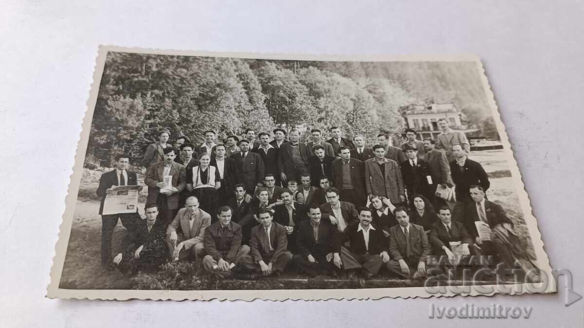 Photo Lădjene Men and women at Kleptuza Lake Photo Lădjene Men and women at Kleptuza Lake