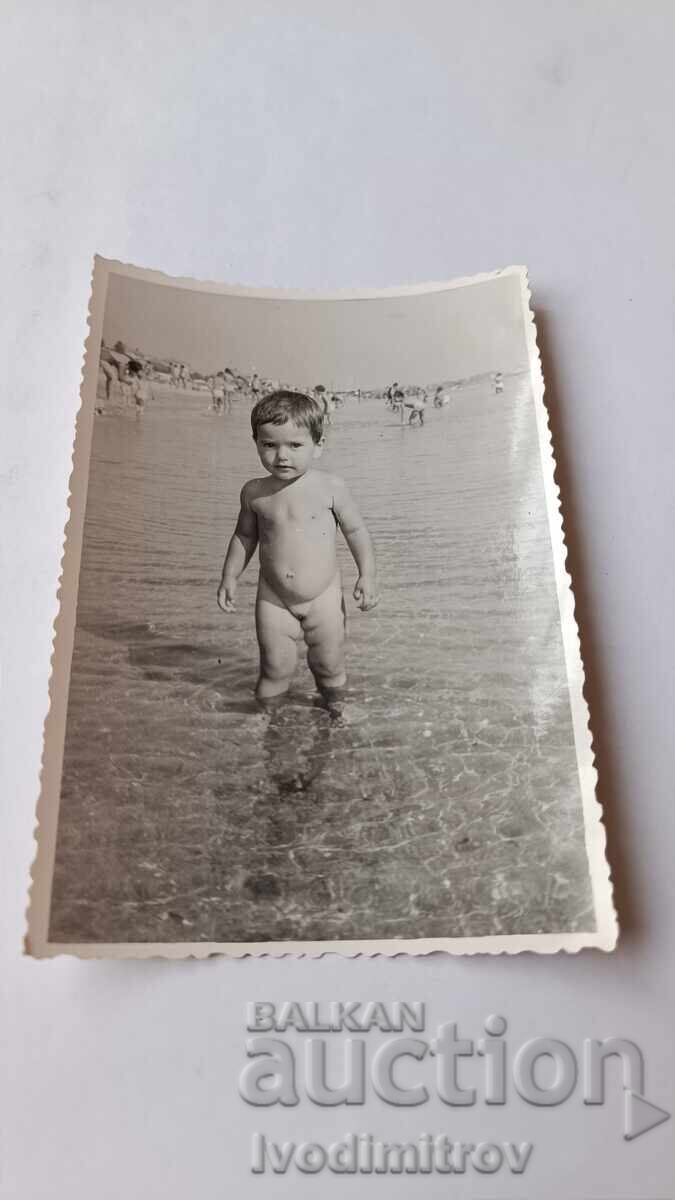 Fotografie Fetiță pe plajă