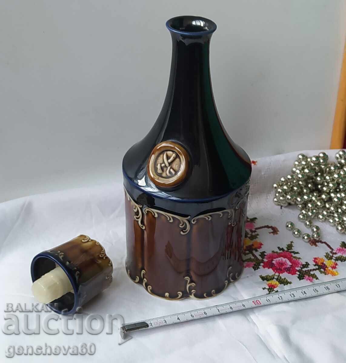 Όμορφη πορσελάνινη φιάλη καράφα με τιμή 25.00 BGN | € 12.78