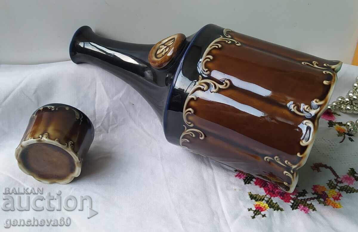 Δημοπρασία Όμορφη πορσελάνινη φιάλη καράφα