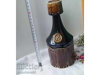 Όμορφη πορσελάνινη φιάλη καράφα