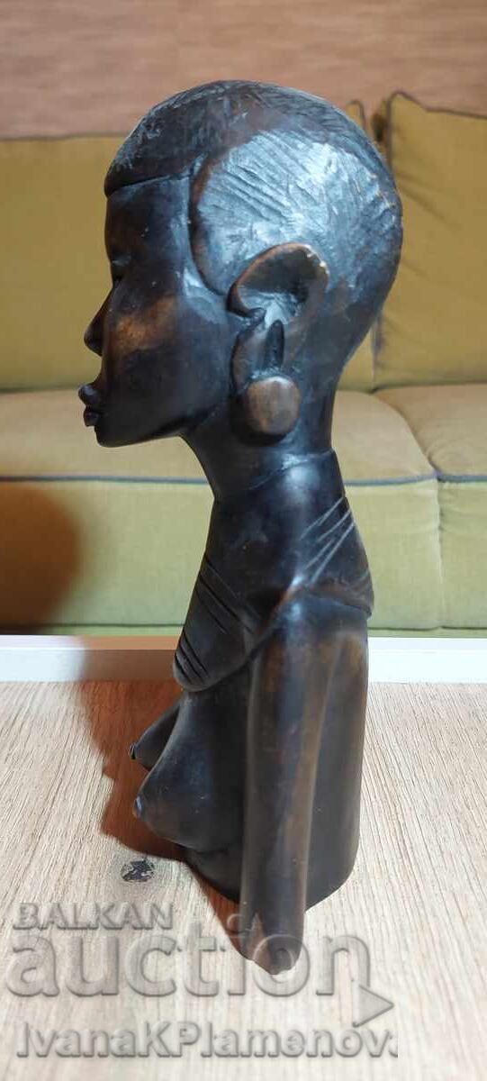 Auction  Solid wood carving from Africa for collectors