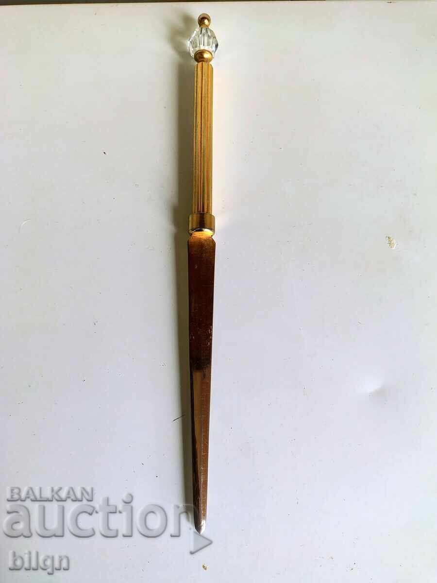 Un cuțit de scrisori foarte frumos