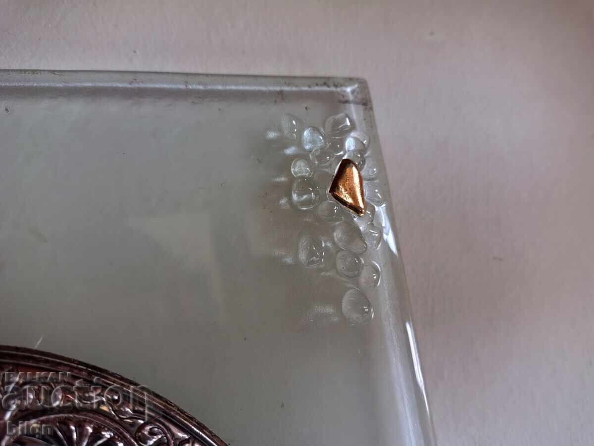 Delivery of Beautiful Silver Icon on Glass Delivery of Beautiful Silver Icon on Glass