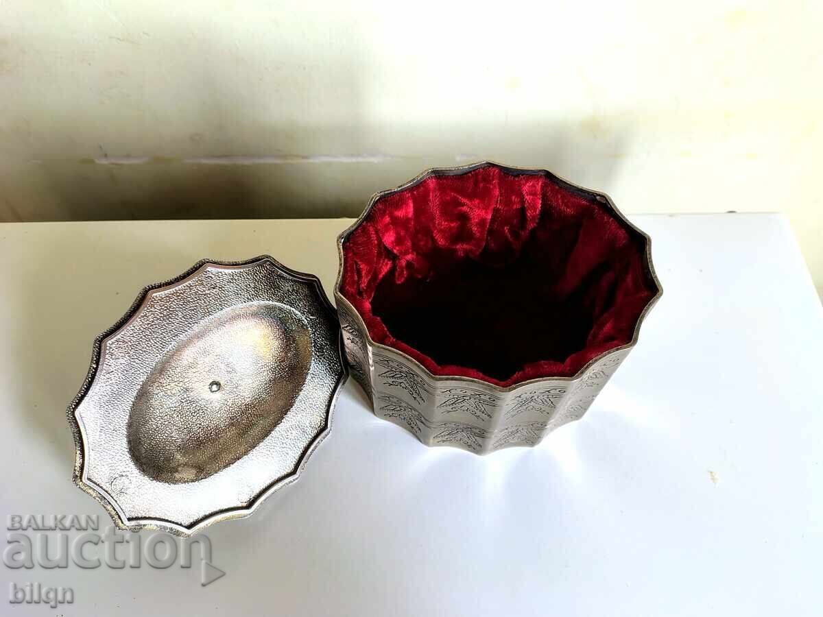 Delivery of Beautiful Old Silver-Plated Jewelry Box - Godinger