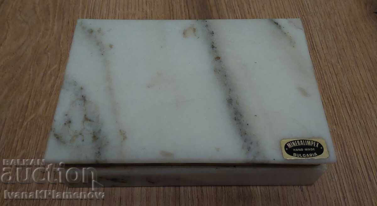 Auction  Marble box for collectors