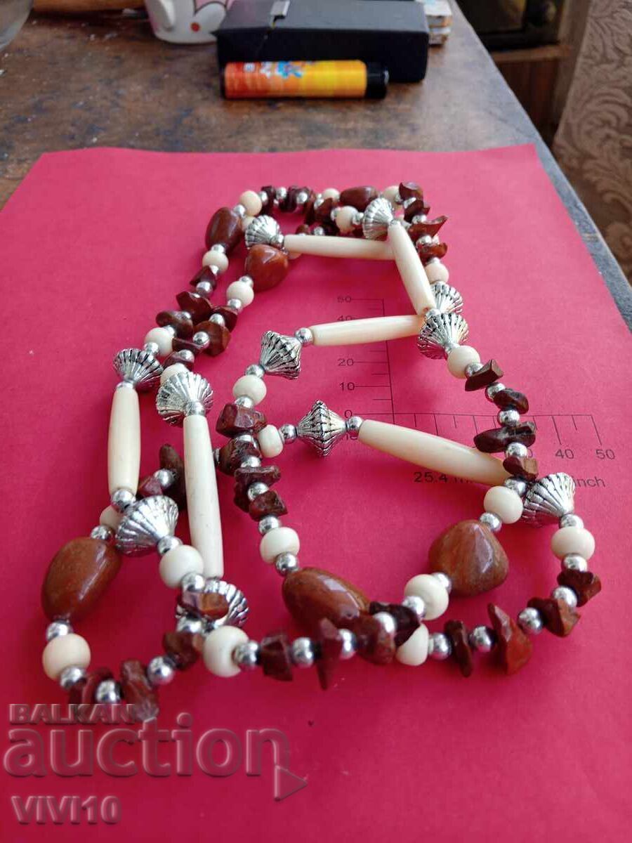 Αρχαίο κολιέ, αχάτης και κόκαλο Αρχαίο κολιέ, αχάτης και κόκαλο