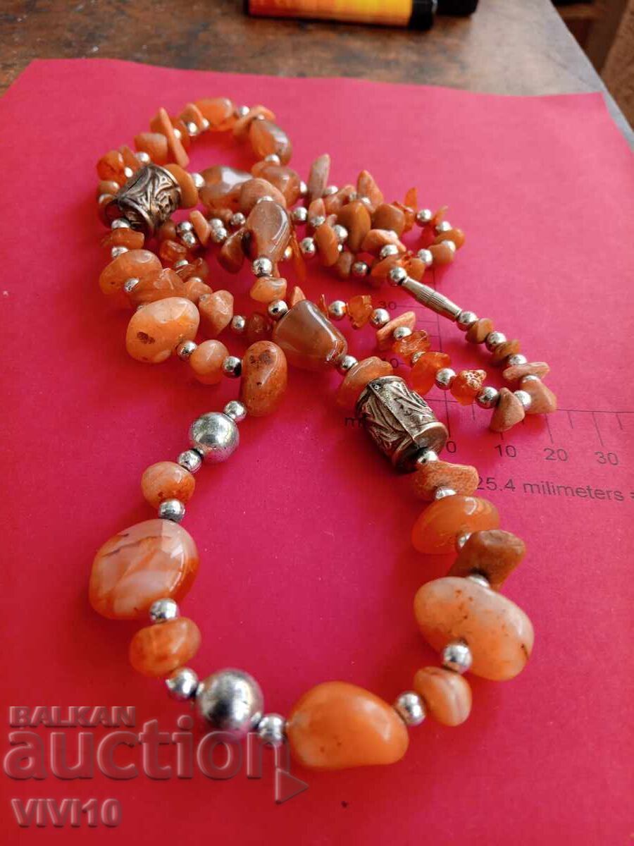 Αρχαίο κολιέ, αχάτης