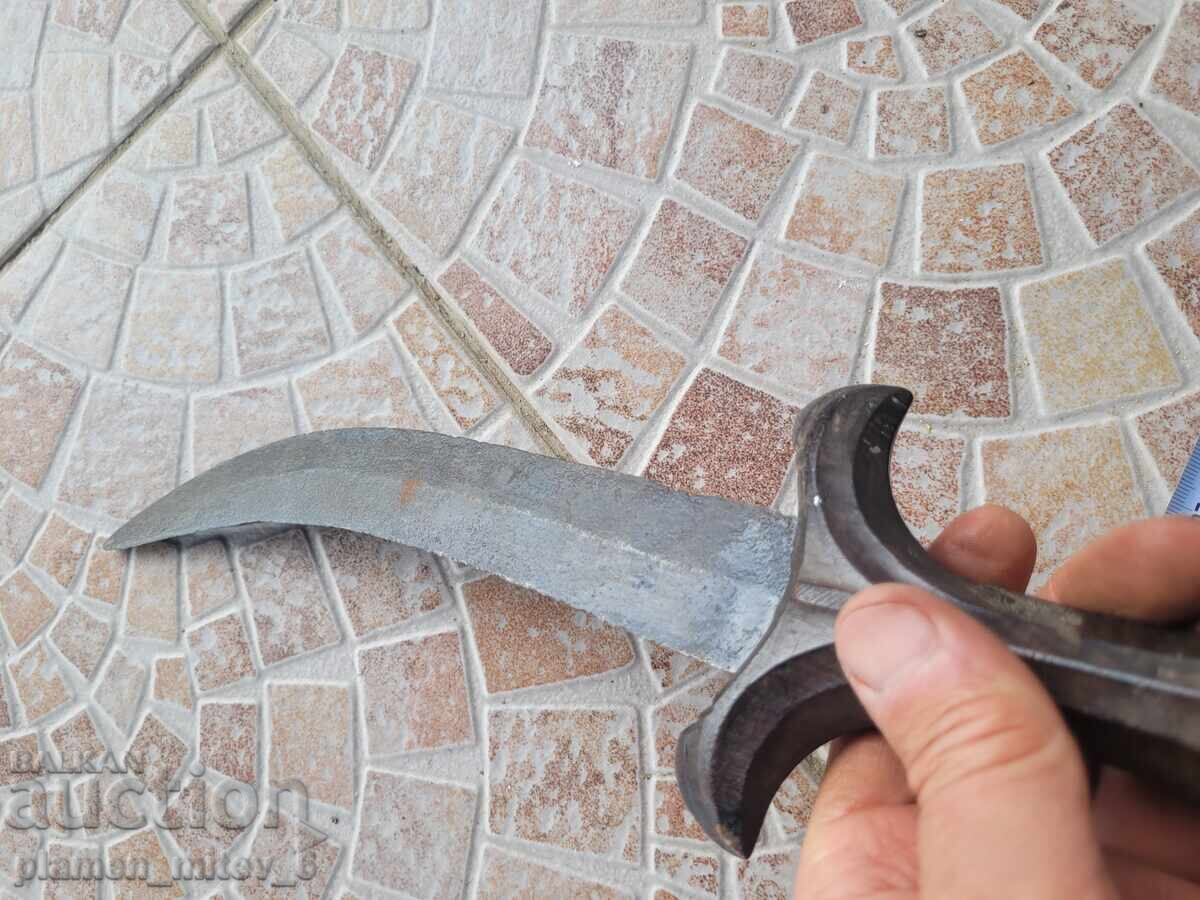 Livrarea Cuțit, pumnal, pumnal