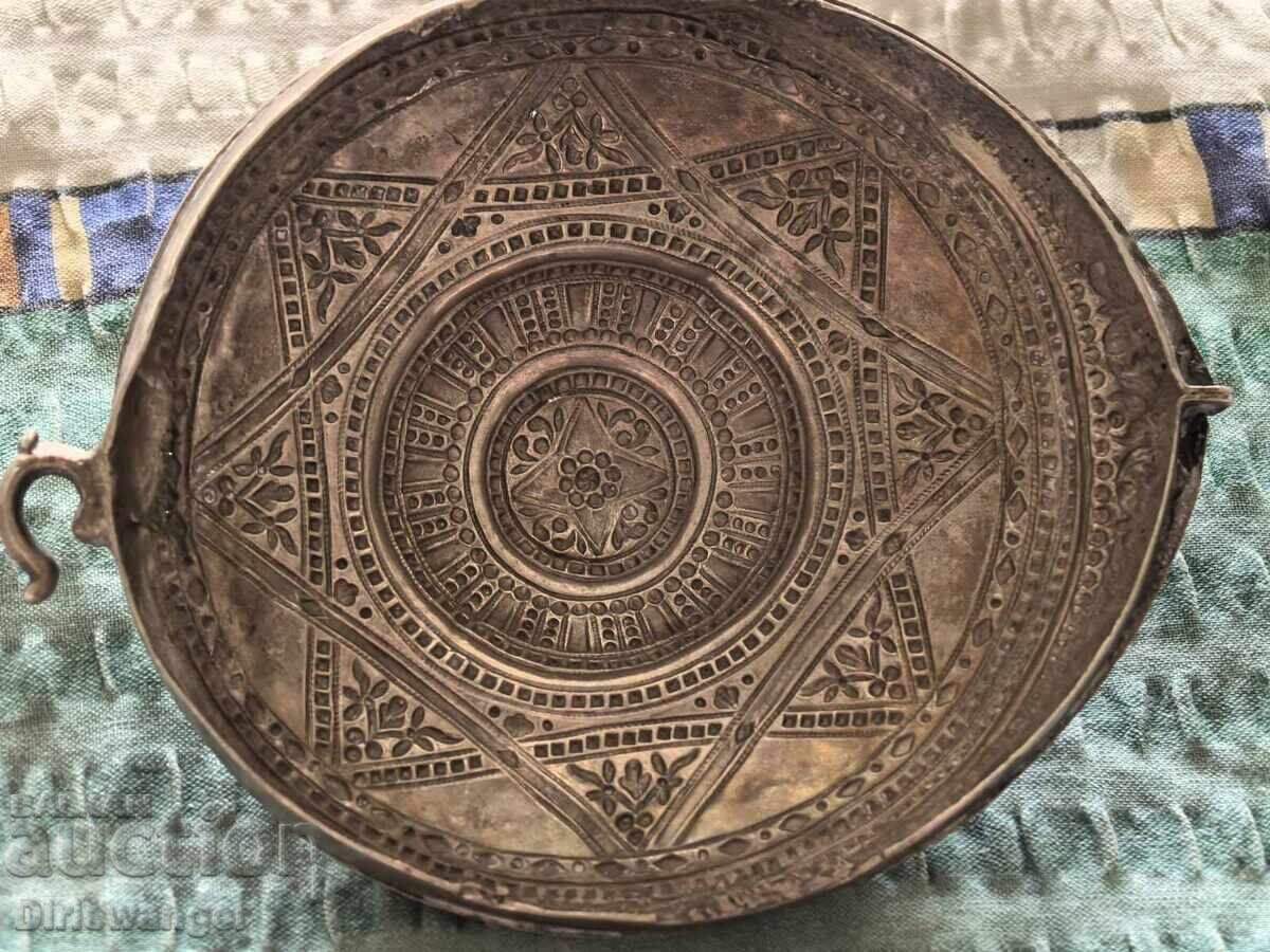 Jumătate de argint renascentistă. Pafta. 100 g cu preț 250.00 BGN | € 127.82 Jumătate de argint renascentistă. Pafta. 100 g cu preț 250.00 BGN | € 127.82