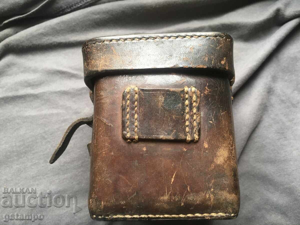 Cutie de piele pentru baterie Germania VV2 1938 cu preț 299.00 BGN | € 152.88