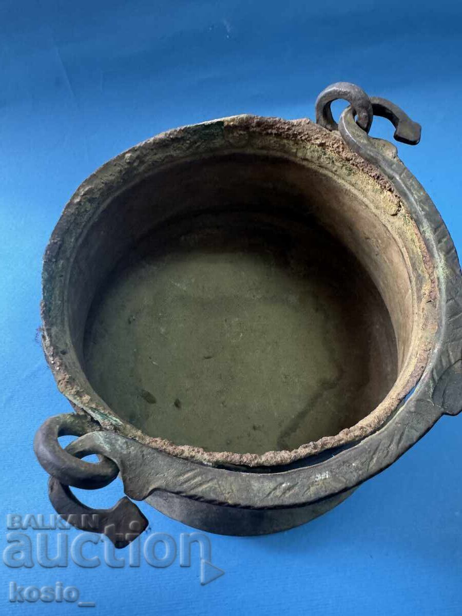 Auction  Old copper kettle