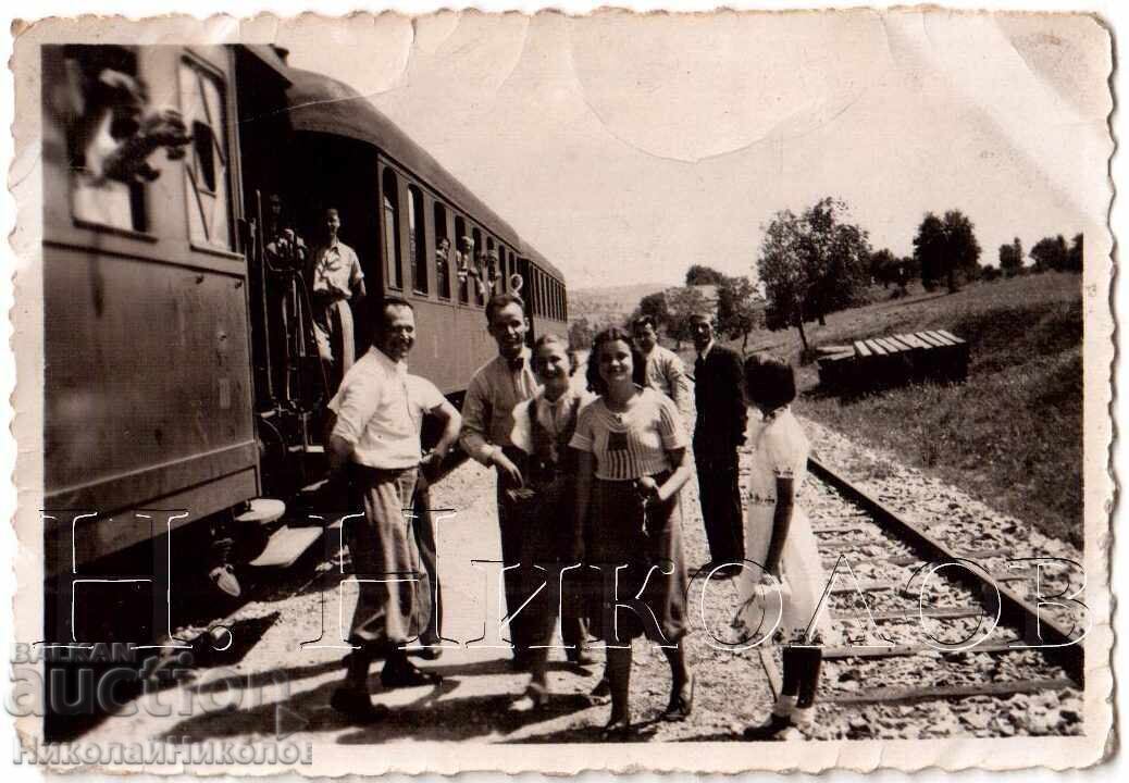 1937 SMALL OLD PHOTO BULGARIANS AT NISH TRAIN STATION D628 1937 SMALL OLD PHOTO BULGARIANS AT NISH TRAIN STATION D628