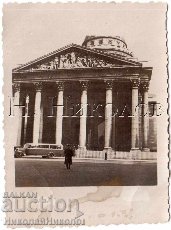 1937 МАЛКА СТАРА СНИМКА ПАРИЖ БЪЛГАРИ ПРЕД ЛА МАДЛЕН Д630