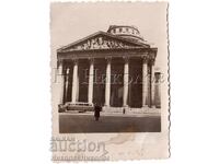 1937 FOTOGRAFIE MICĂ VECHE PARIS BULGARI ÎN FAȚA LA MADELEINE D630