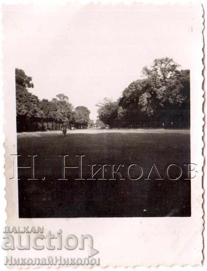 1937 SMALL OLD PHOTO PARIS BULGARIANS IN BOULOGNE WOOD D635 1937 SMALL OLD PHOTO PARIS BULGARIANS IN BOULOGNE WOOD D635