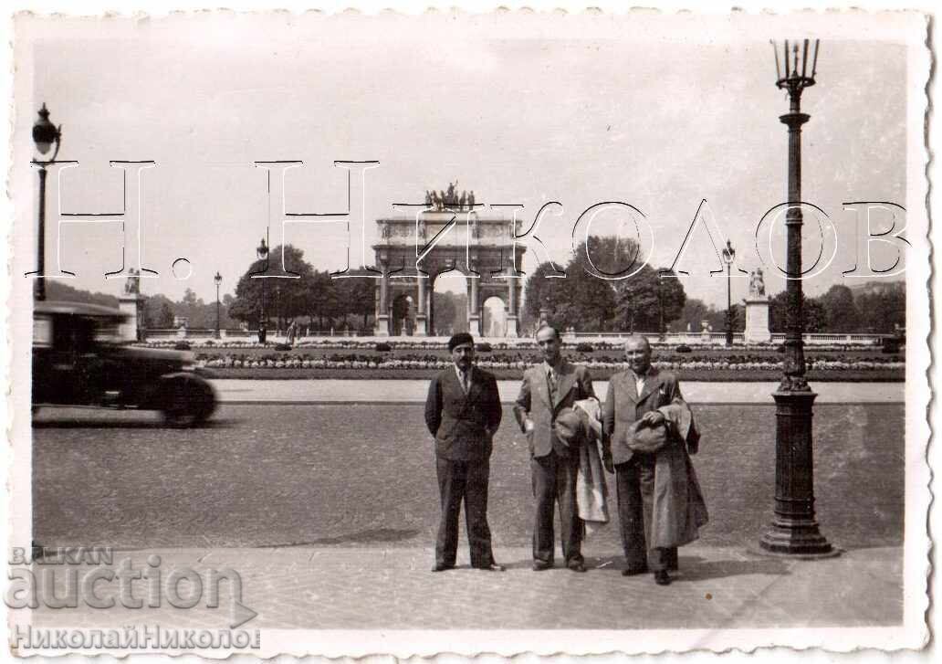 1937 SMALL OLD PHOTO PARIS BULGARIANS AT THE EXHIBITION D637 1937 SMALL OLD PHOTO PARIS BULGARIANS AT THE EXHIBITION D637