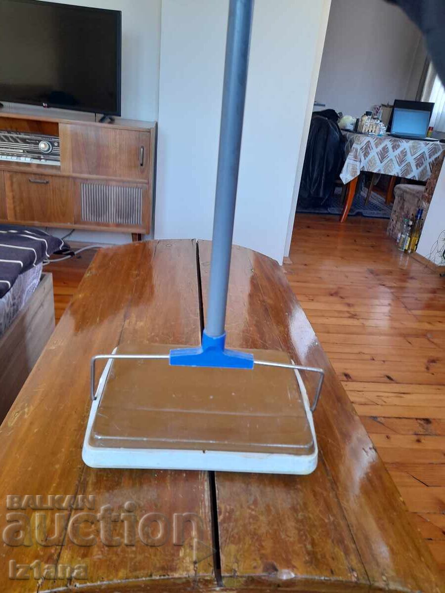 Aspirator vechi cu preț 60.00 BGN | € 30.68 Aspirator vechi cu preț 60.00 BGN | € 30.68