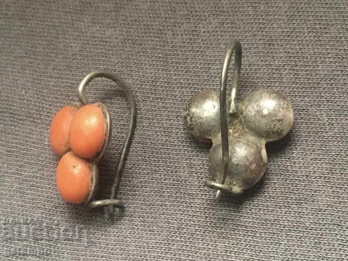 Παράδοση Παλιά Ασημένια Σκουλαρίκια με Κόκκινο Κοράλλι / Κουτί