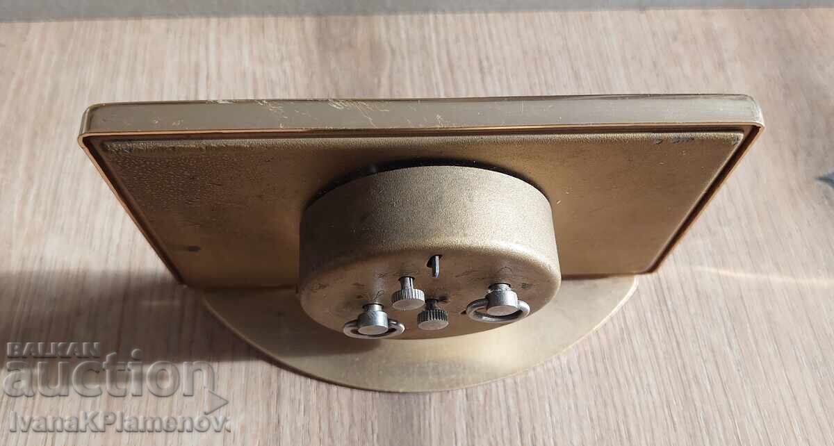 Παράδοση Ρολόι μηχανικό επιτραπέζιο για συλλέκτες Παράδοση Ρολόι μηχανικό επιτραπέζιο για συλλέκτες