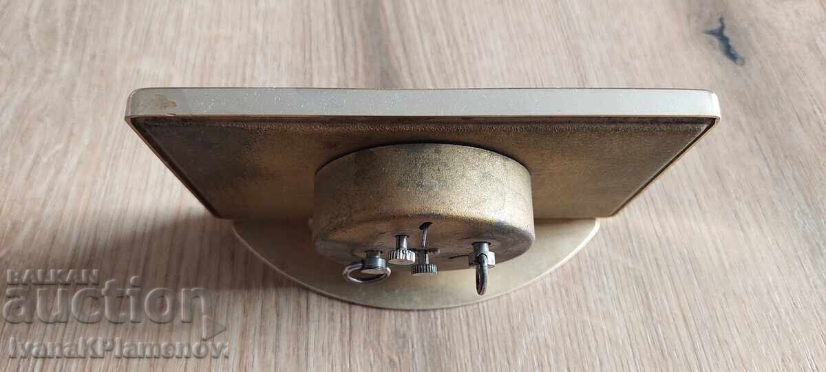 Delivery of Mechanical table clock for collectors