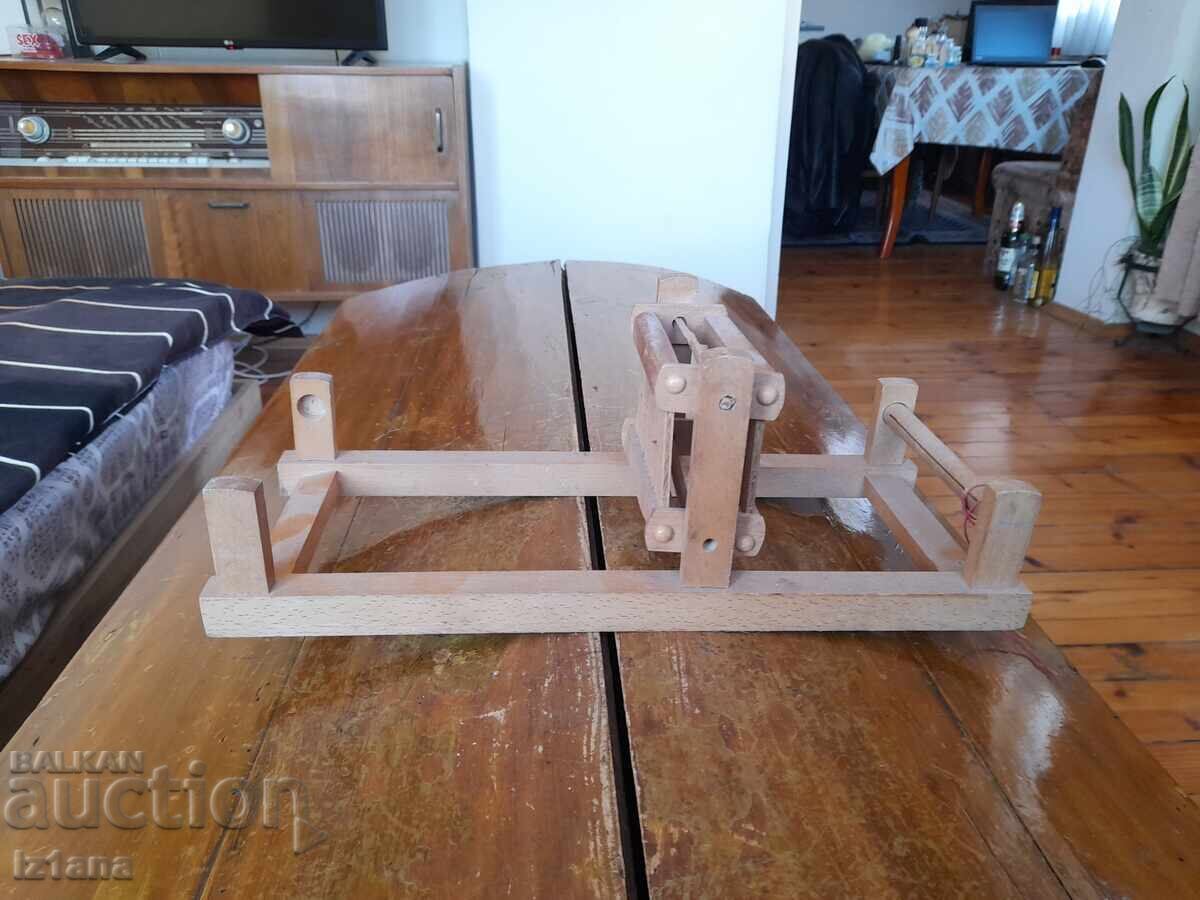 Vechi stativ de țesut pentru copii Vechi stativ de țesut pentru copii