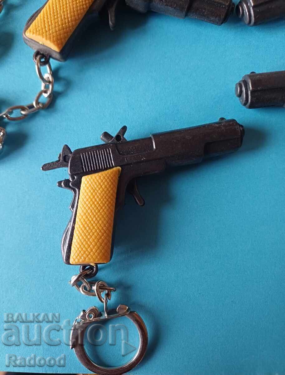 Licitație Pistoale de epocă anilor 90 Licitație Pistoale de epocă anilor 90