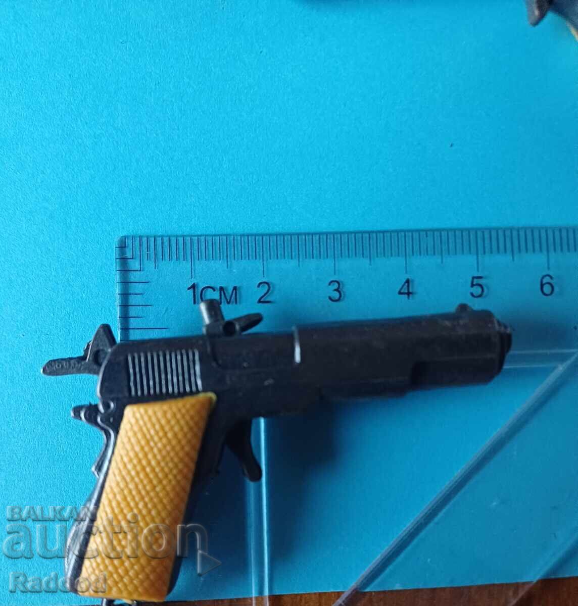 Livrarea Pistoale de epocă anilor 90 Livrarea Pistoale de epocă anilor 90