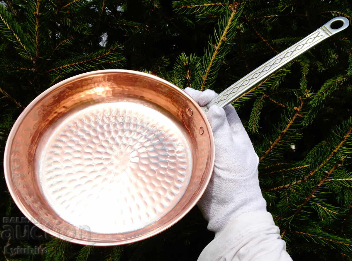 Меден тиган,ръчно кован