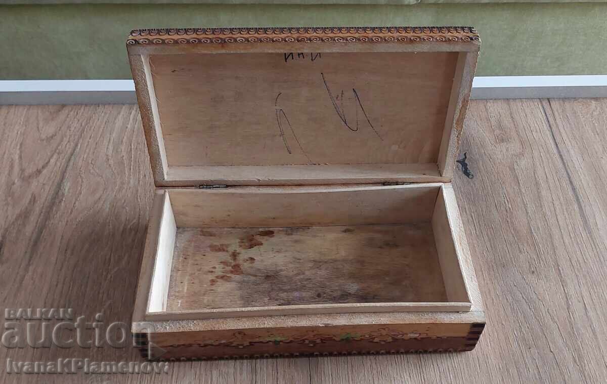 Livrarea Cutie din lemn pirograf pentru colecționari Livrarea Cutie din lemn pirograf pentru colecționari