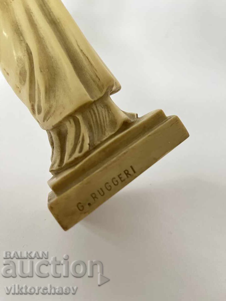 Винтидж статуетка G. Ruggeri Италия с цена 80.00 лв. | € 40.90 Винтидж статуетка G. Ruggeri Италия с цена 80.00 лв. | € 40.90