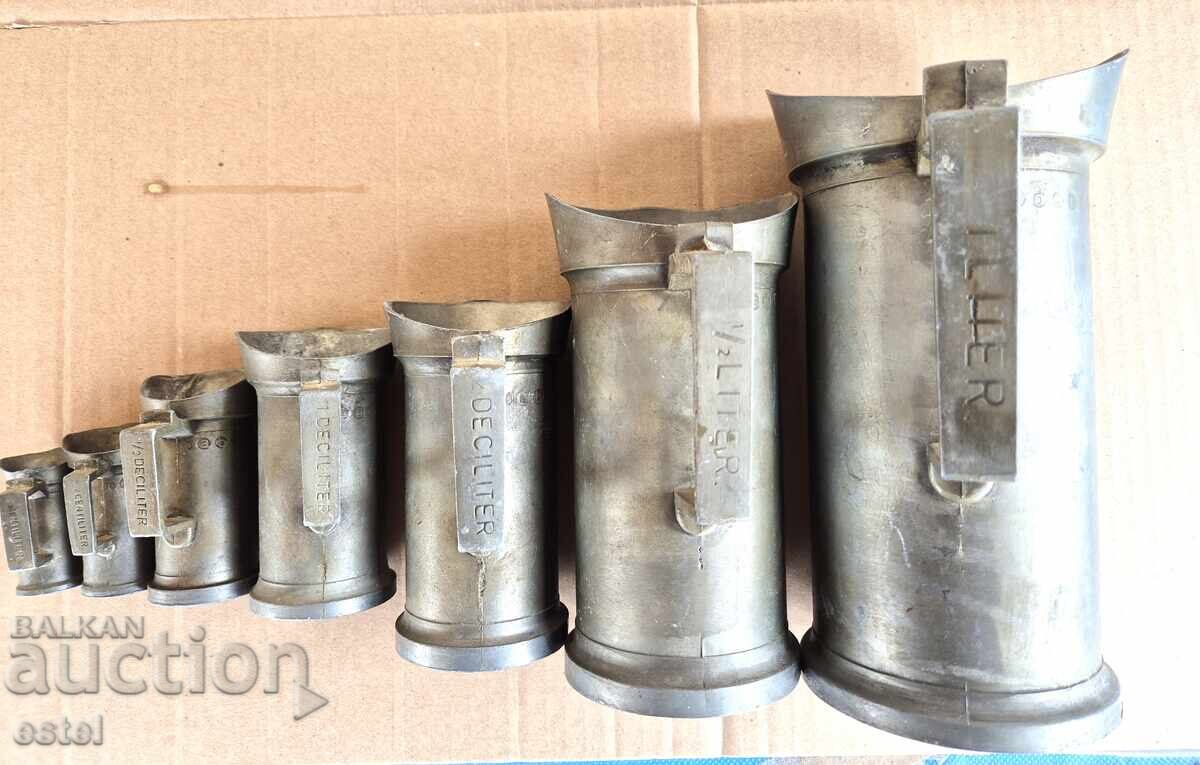 Σετ παλαιών μέτρων υγρών με τιμή 88.90 BGN | € 45.45 Σετ παλαιών μέτρων υγρών με τιμή 88.90 BGN | € 45.45