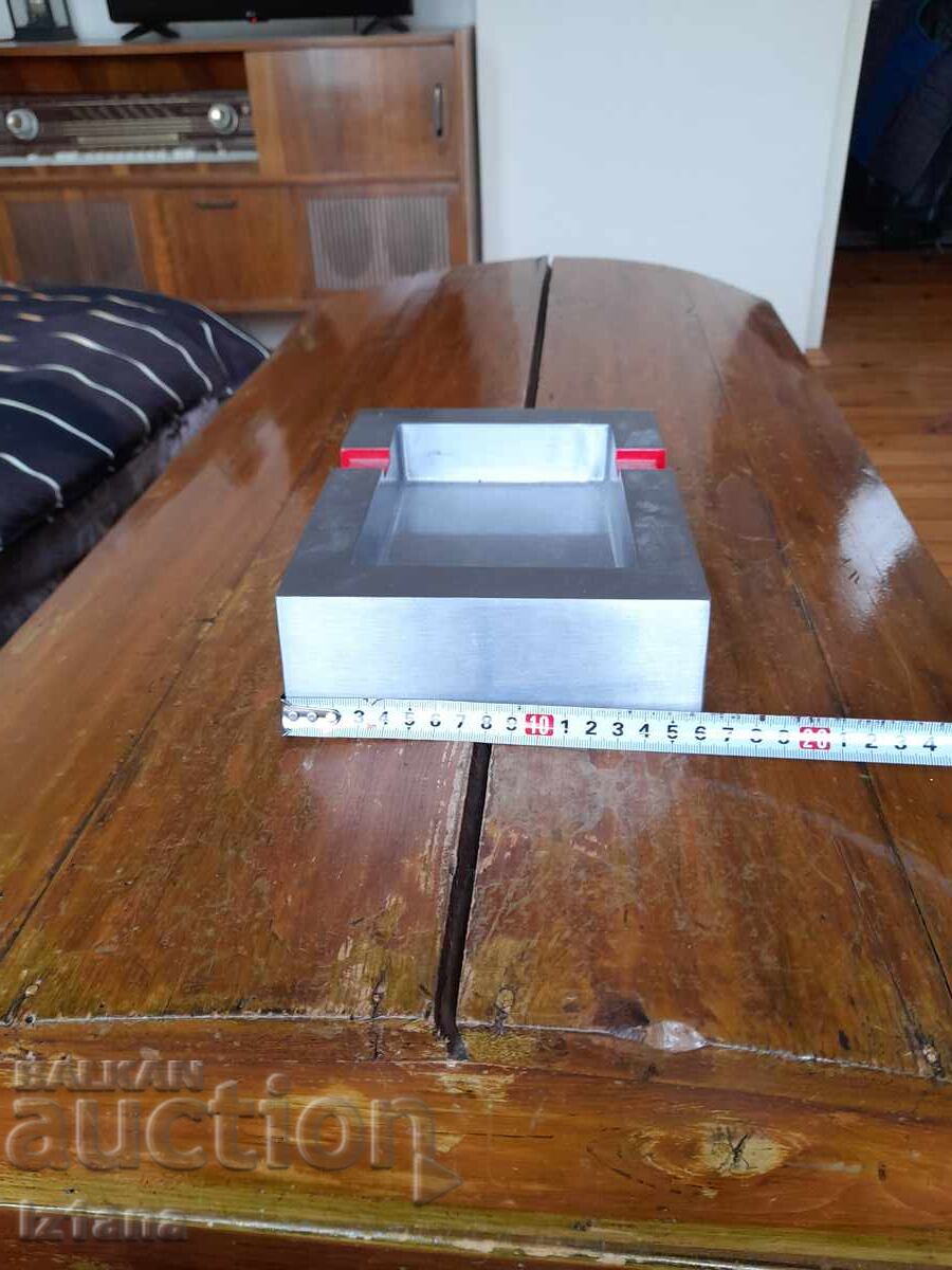 Old Marlboro ashtray with price 37.00 BGN | € 18.92 Old Marlboro ashtray with price 37.00 BGN | € 18.92