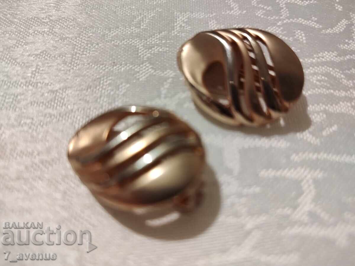 Delivery of Earrings - clip-on, 70s, beautiful, elegant, 27.03.25
