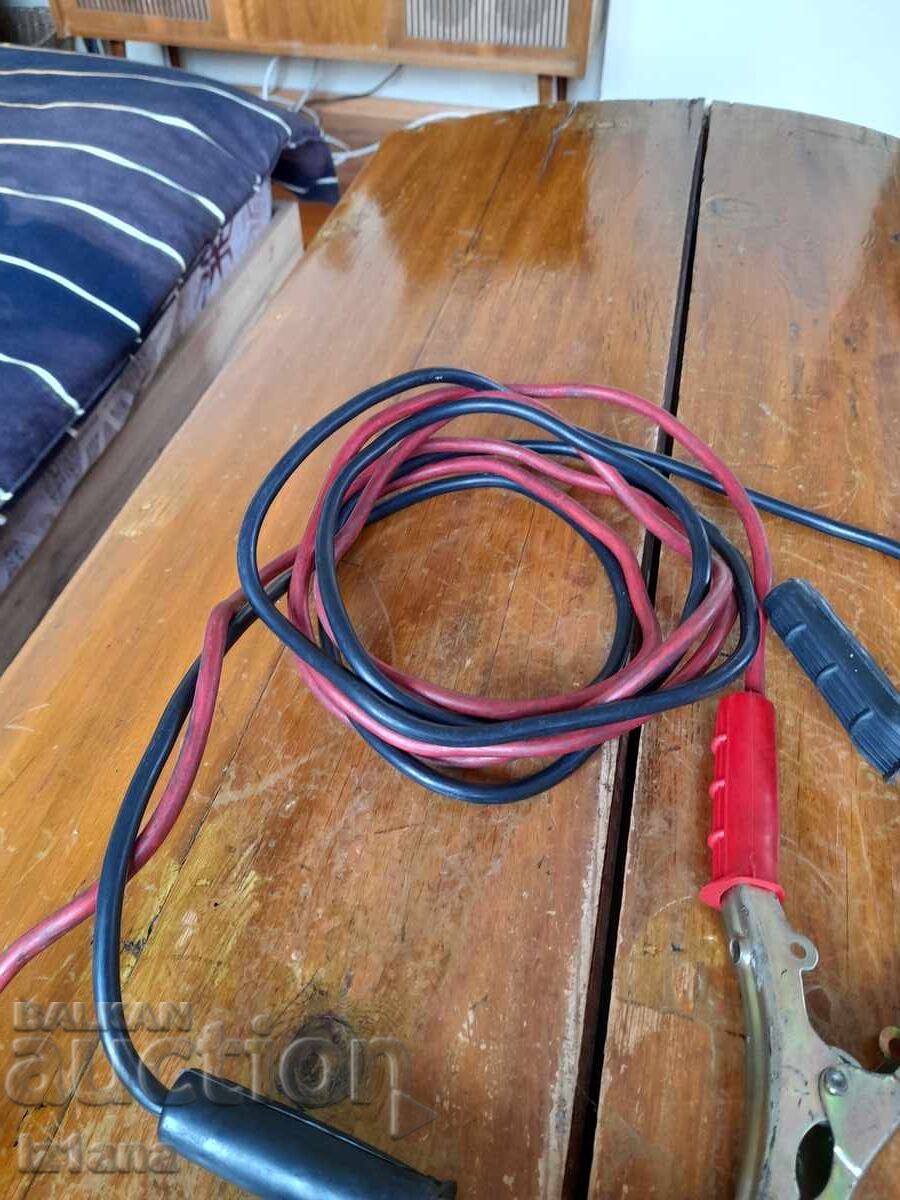 Аукцион Стари кабели за подаване на ток Аукцион Стари кабели за подаване на ток