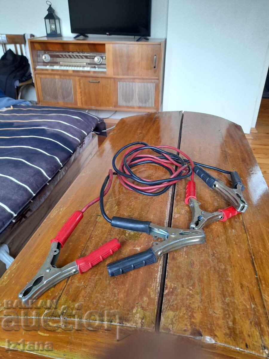 Стари кабели за подаване на ток Стари кабели за подаване на ток