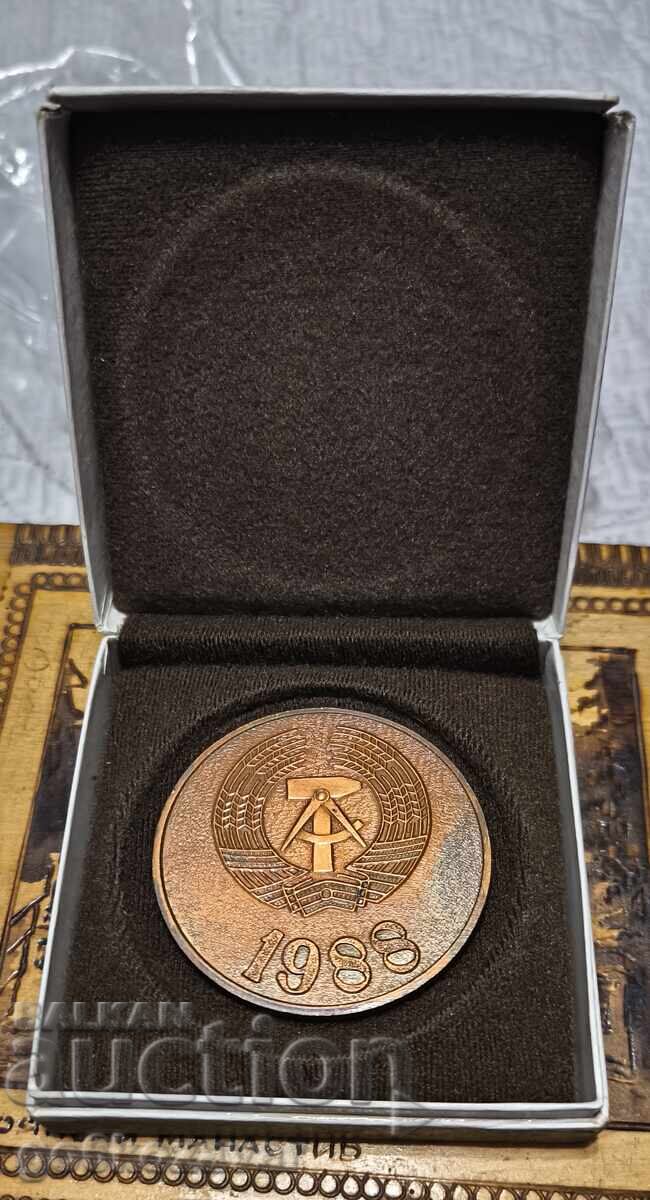 Licitație Plachetă RDG Sport Volei 1988 Bronz ! Licitație Plachetă RDG Sport Volei 1988 Bronz !