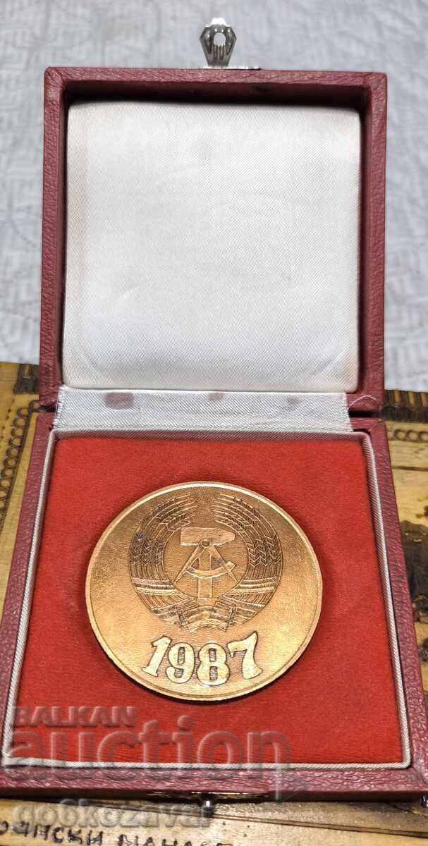 Πλακέτα ΓΔΔ Αθλητισμού Βόλεϊ 1987 χρ. Μπρονζέ !